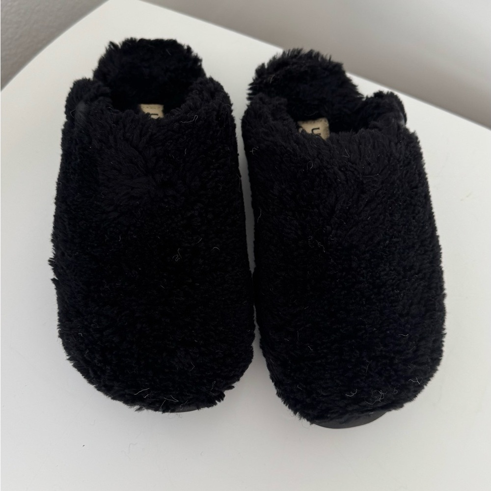 NWOT UGG fuz sugar slide size 6